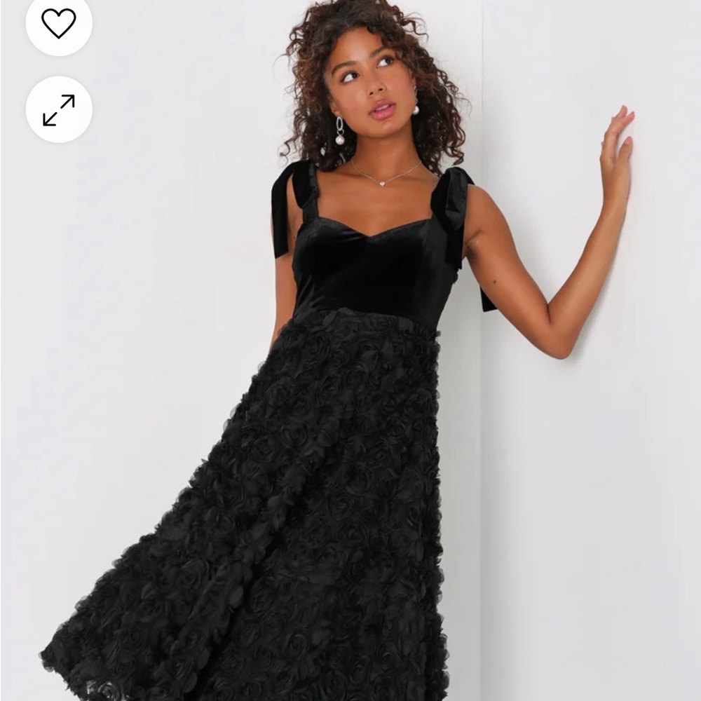 Lulu's Black Velvet Floral Dress